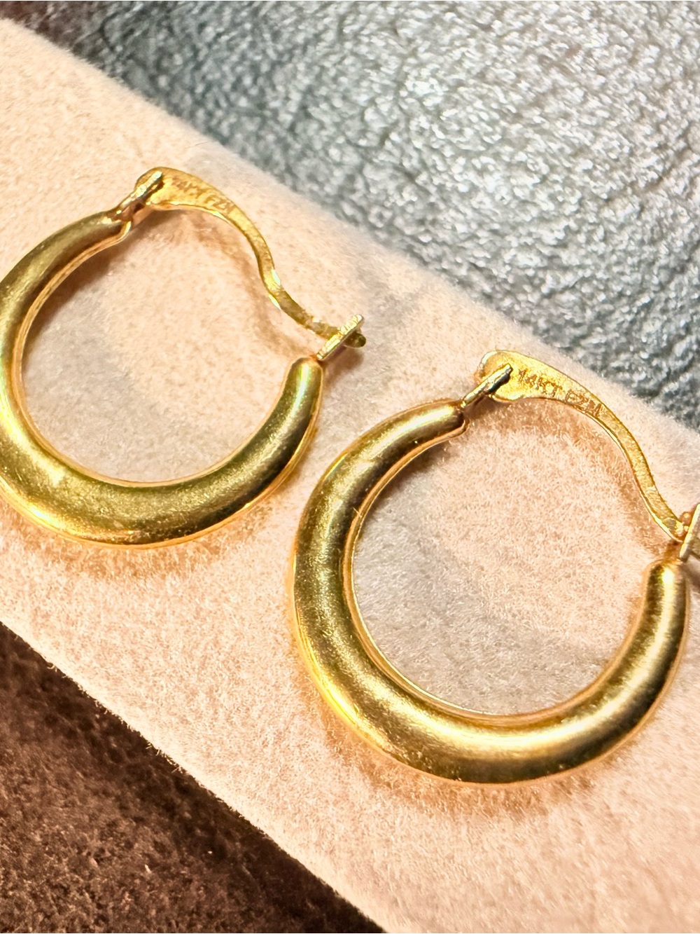 14K Gold Hoop Earrings - In excellent vintage condition- REAL GOLD!